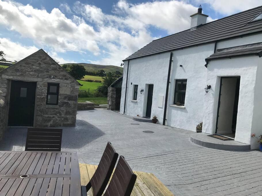 Mournes Family Cottage With Hot Tub Hilltown Exteriör bild
